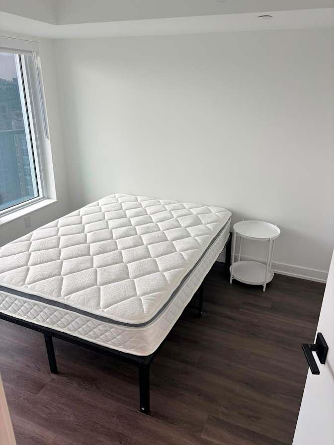Emre's room
