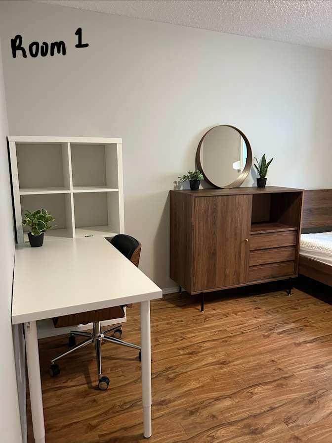 Jun's room