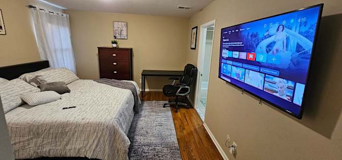 Okaro's room