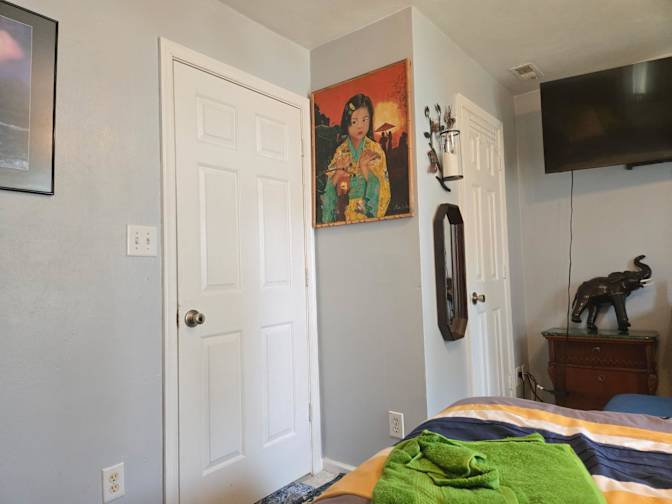 Irhoda M.'s room
