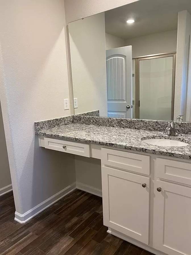 Alcove Rooms's room