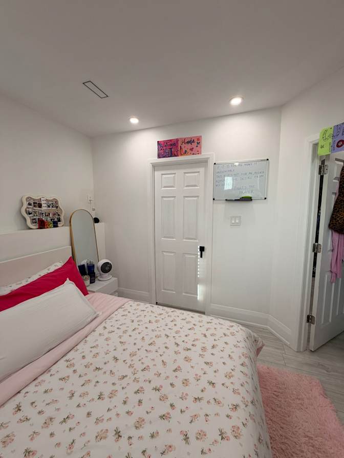 Natasha Mendes's room