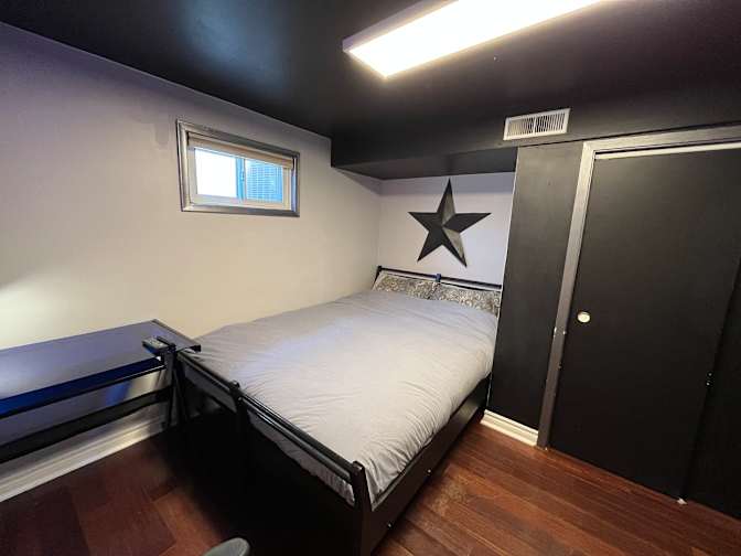 Dee's room