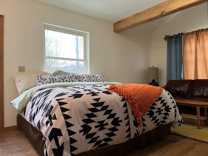 HATTIE TAYLOR's room
