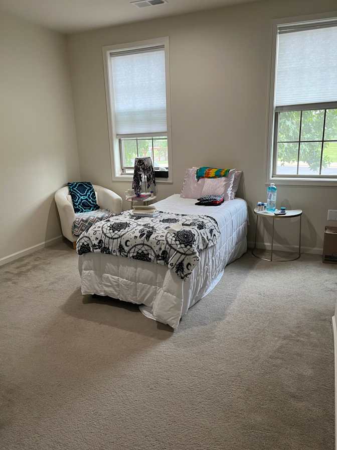 Moe's room