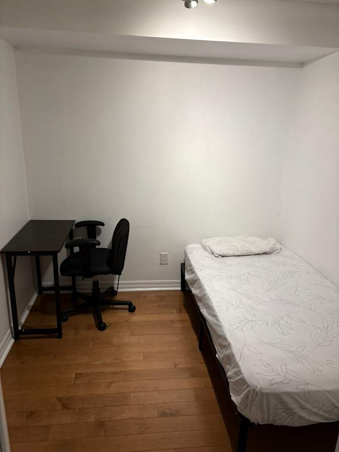 Greby Thomas's room