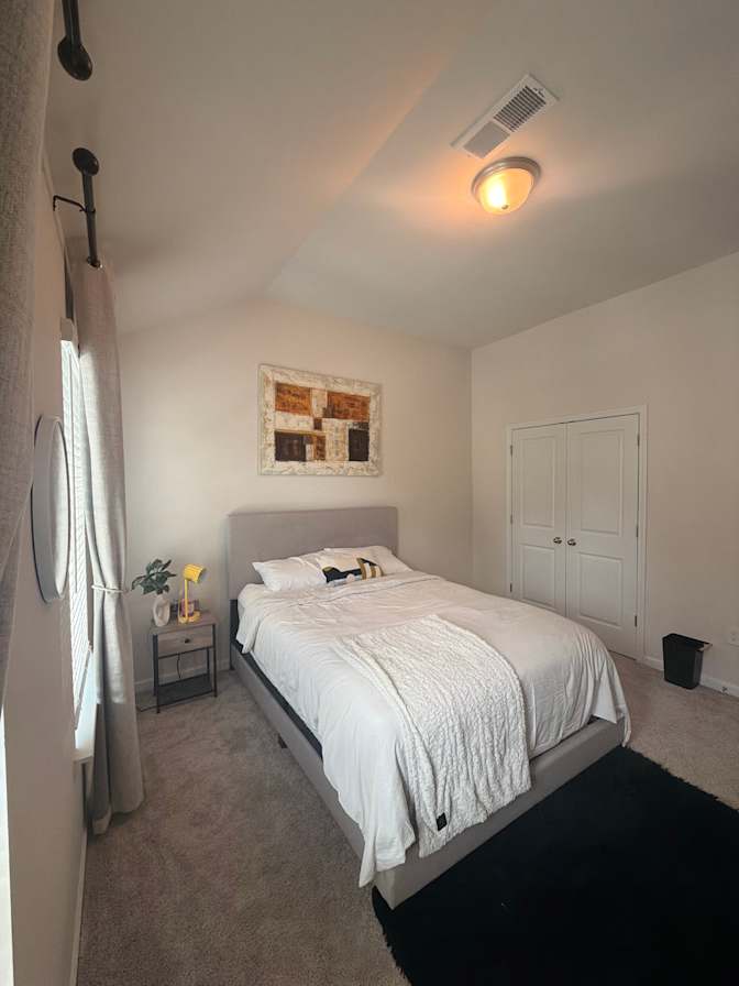 Everland Realty's room