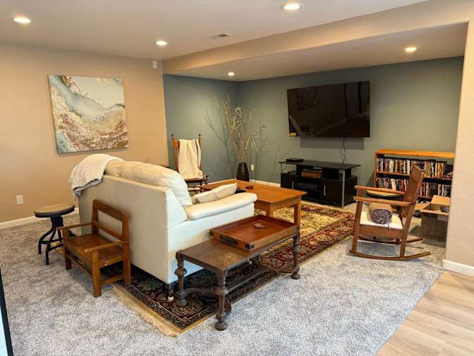 Furnished and private bath room's room