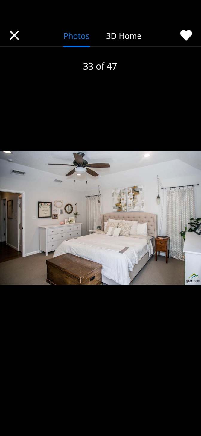 Mayra's room