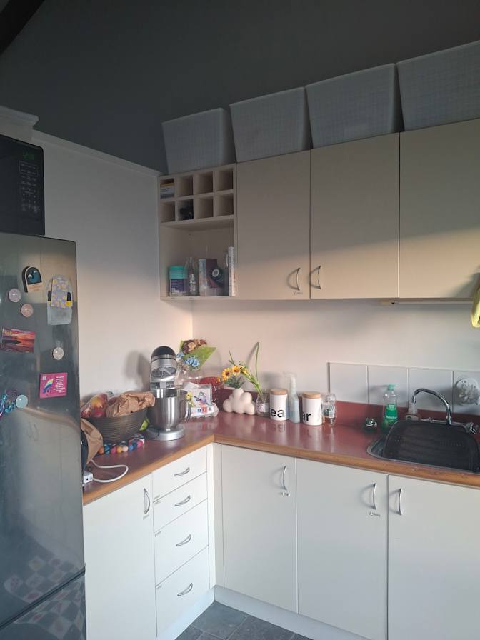 Vivian KM De Almeida's room