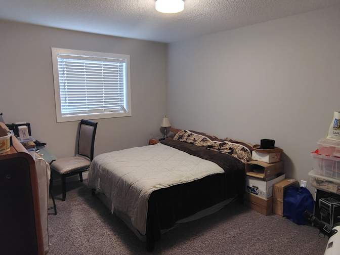 D G Roomie's room