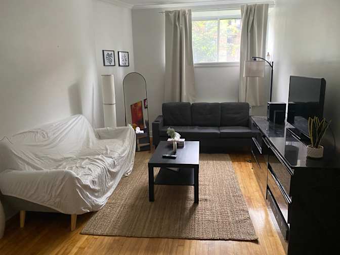 aymen Barhich's room