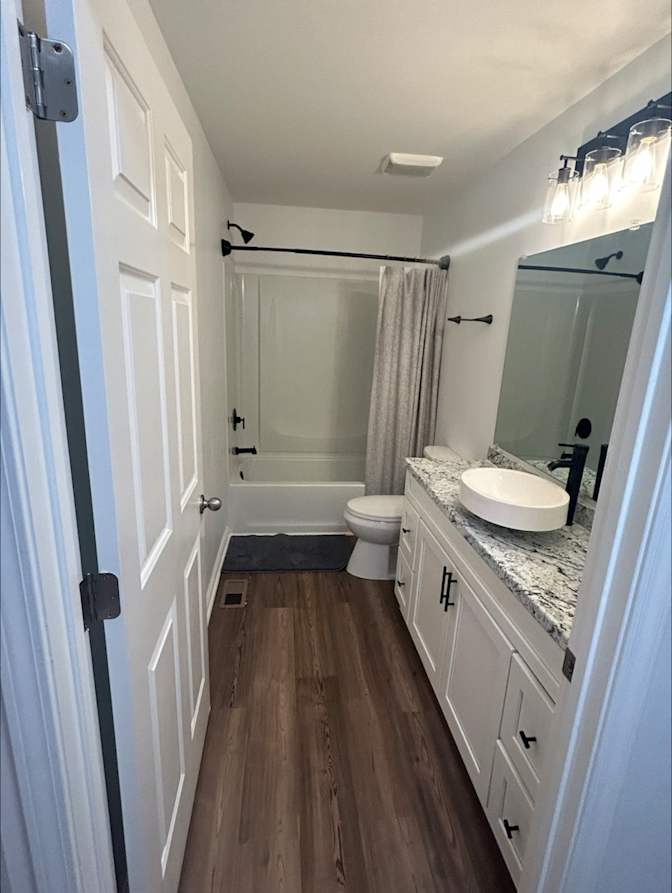 Alcove Rooms's room