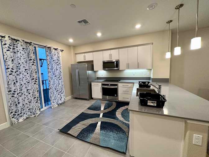 Golden Gate Rentals's room