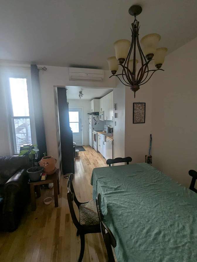 darius klassen's room