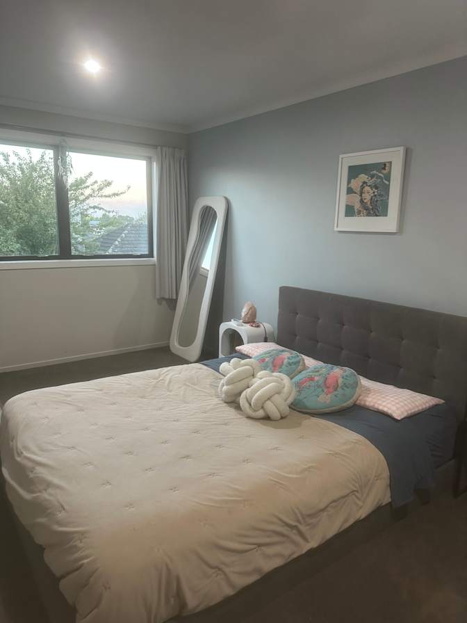 Naomi's room