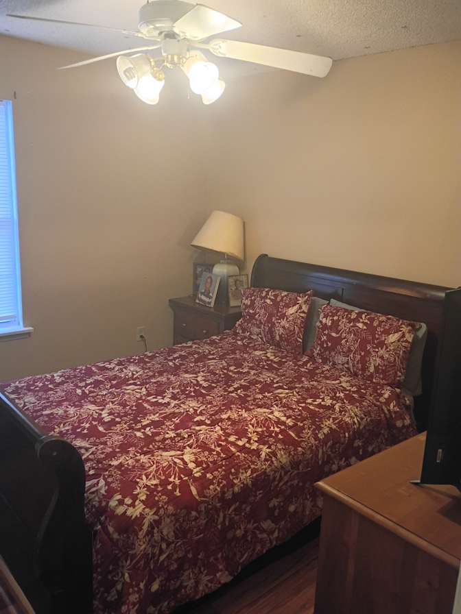 Earnest Ryals's room