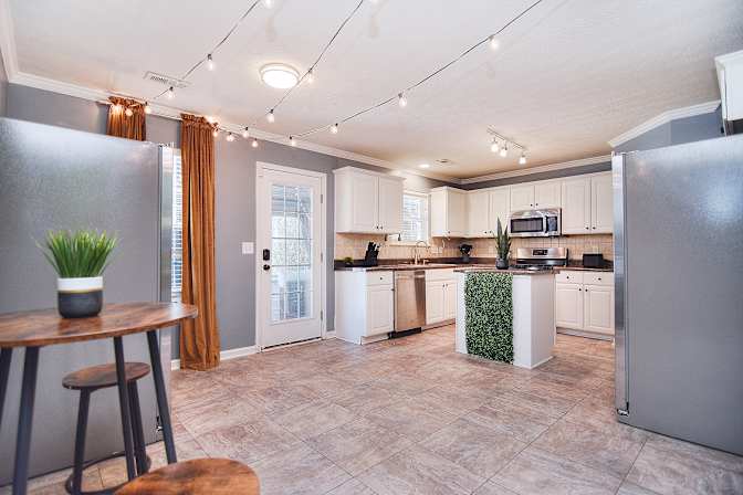 lifedoorrentals's room