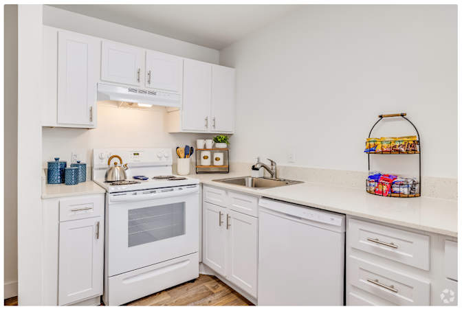 Highland Village Apartments's room
