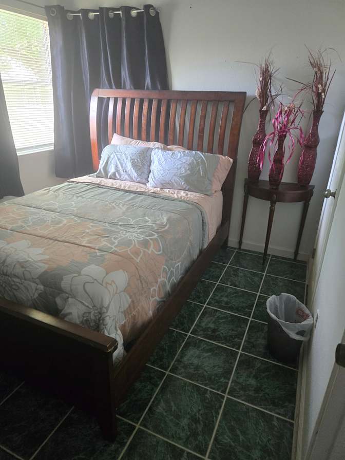Marlon Bradshaw's room