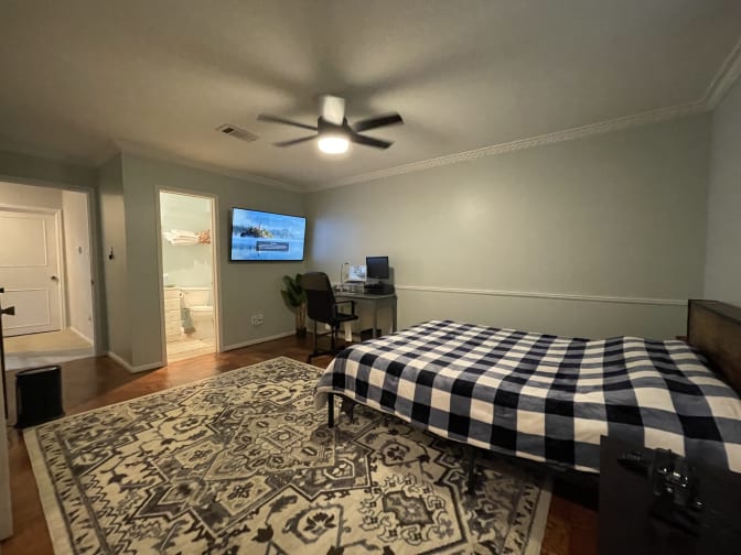 Yas's room