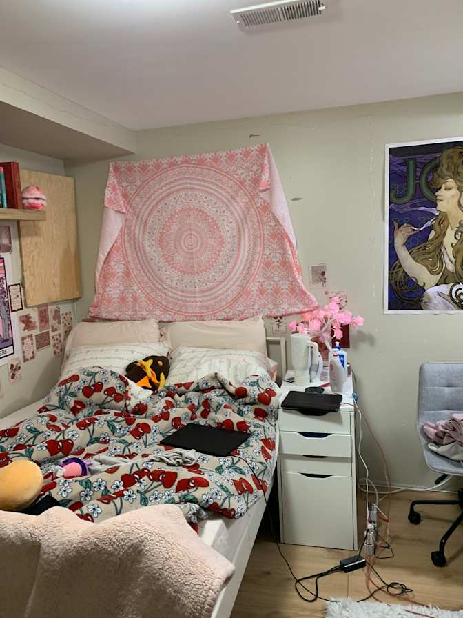 Yanina Kharytanovich's room