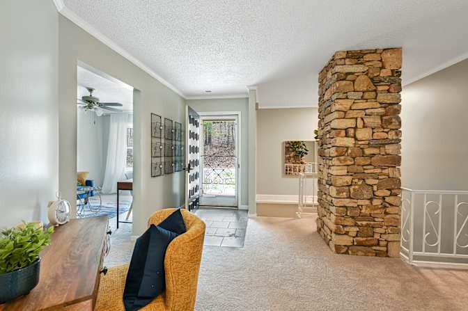 lifedoorrentals's room