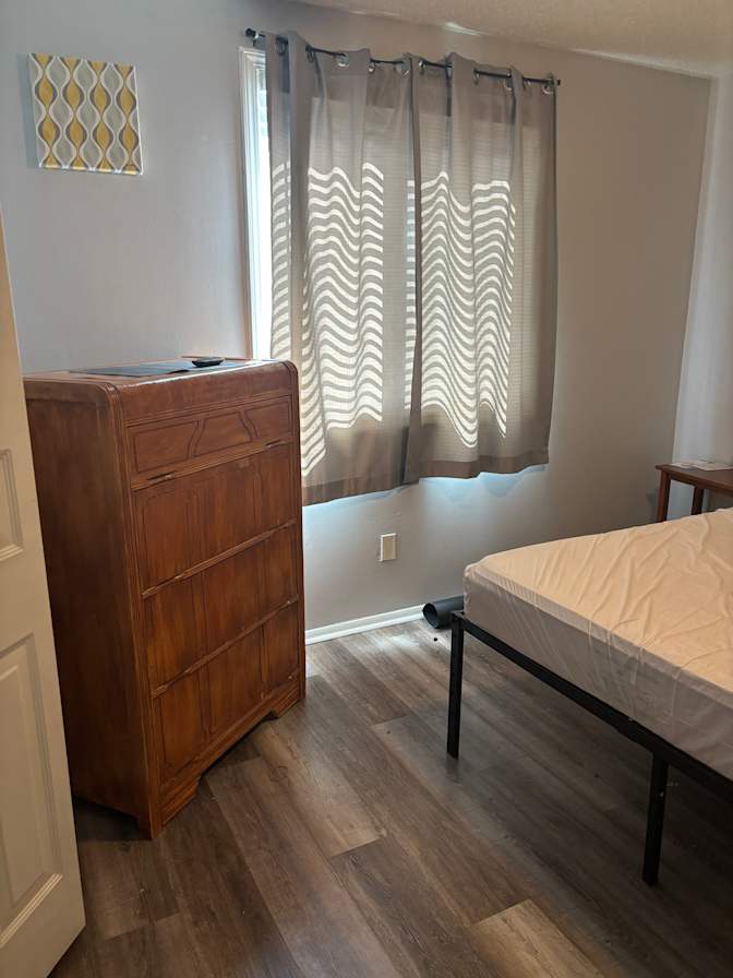 Carolina Realty Link's room
