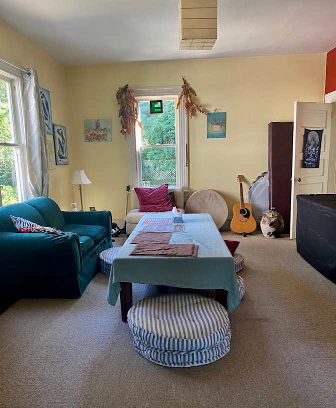 Lyle Povah's room