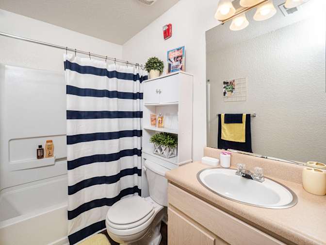 Alcove Rooms's room