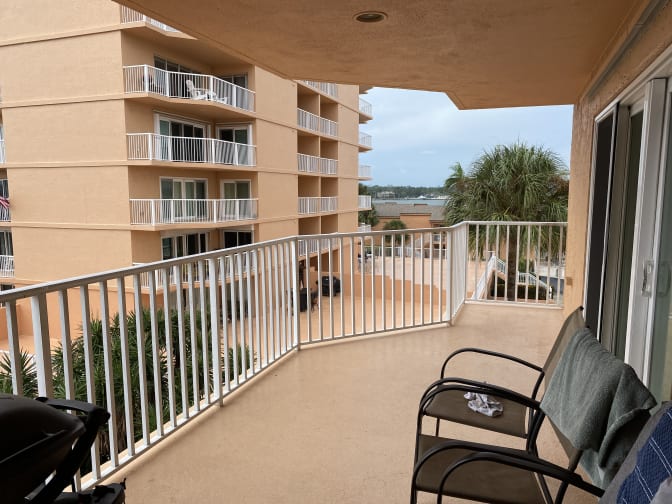 Waterfront View's room