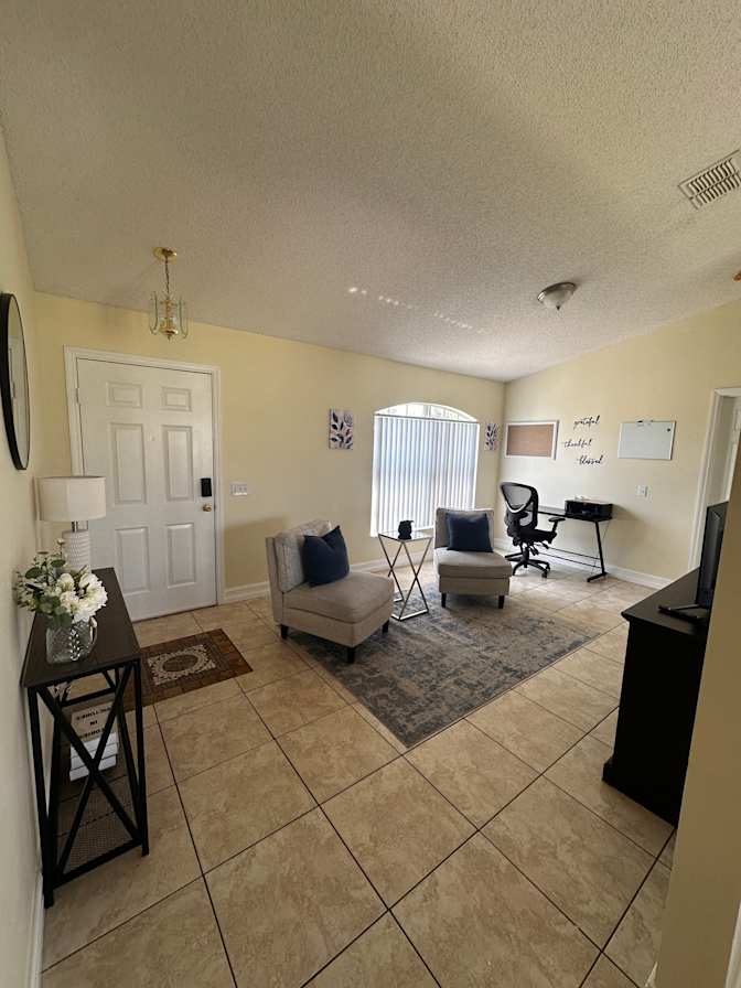 Glass Connect Housing Solutions's room