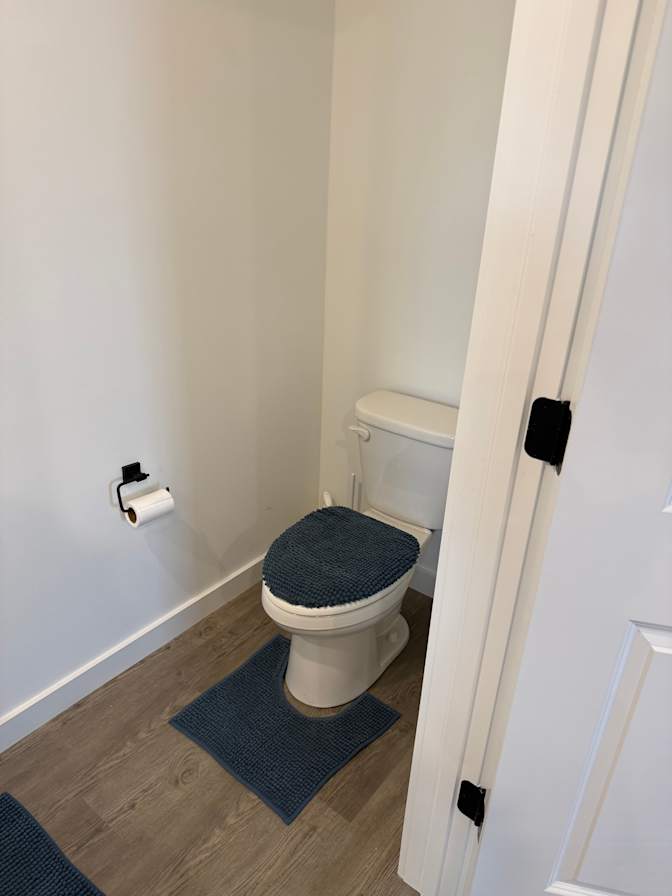 leslie's room