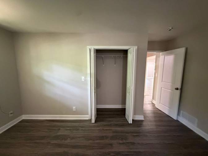 Alcove Rooms's room