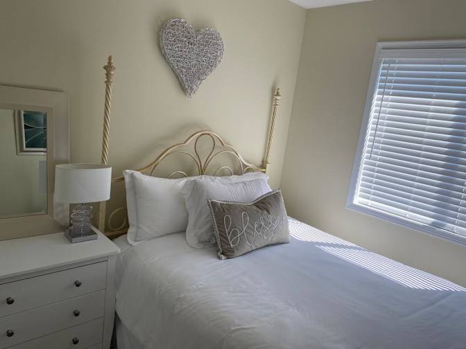 Dee's room