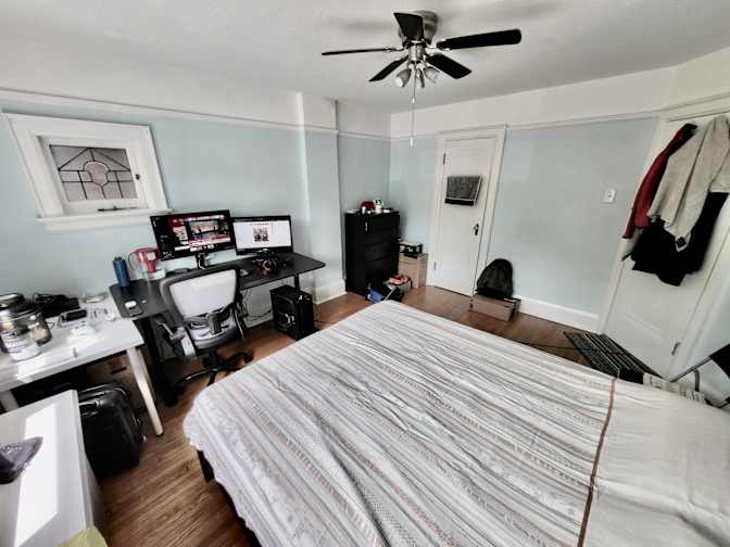 Mahnaz Shahrzad Asr's room