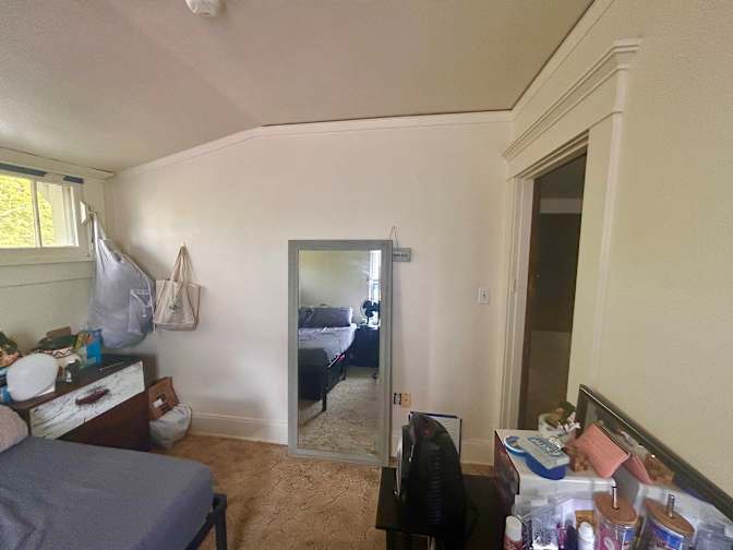 Jhonny G's room