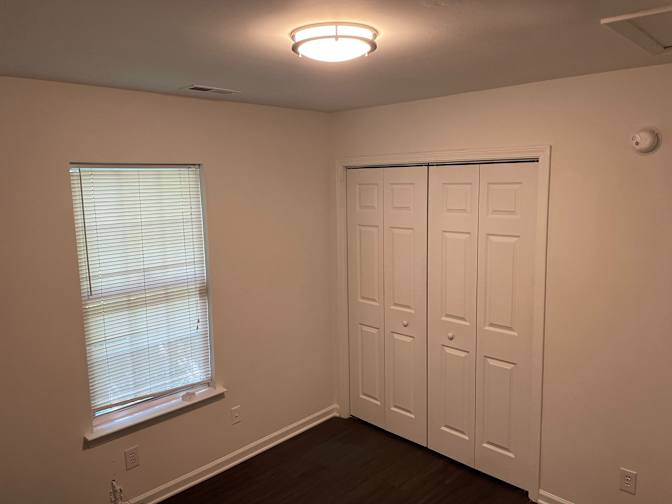 Alcove Rooms's room
