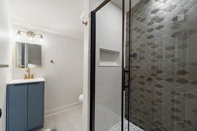 Tomic Properties's room
