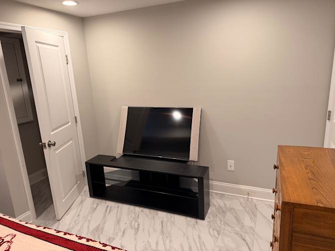Emonument's room