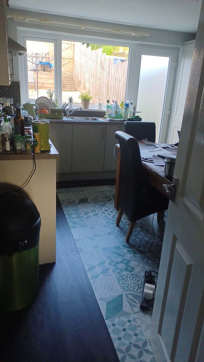 Clydebank Commuter Town to Glasgow's room