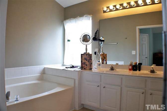 Alcove Rooms's room