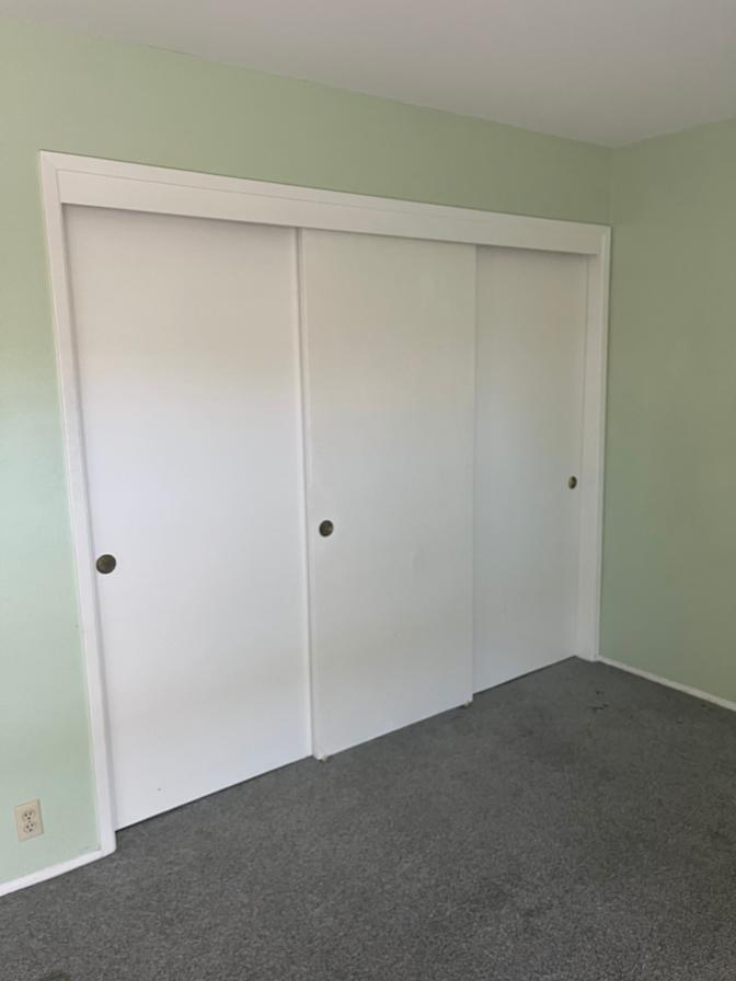 Leslie's room