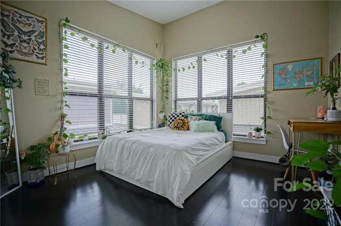 Alcove Rooms's room