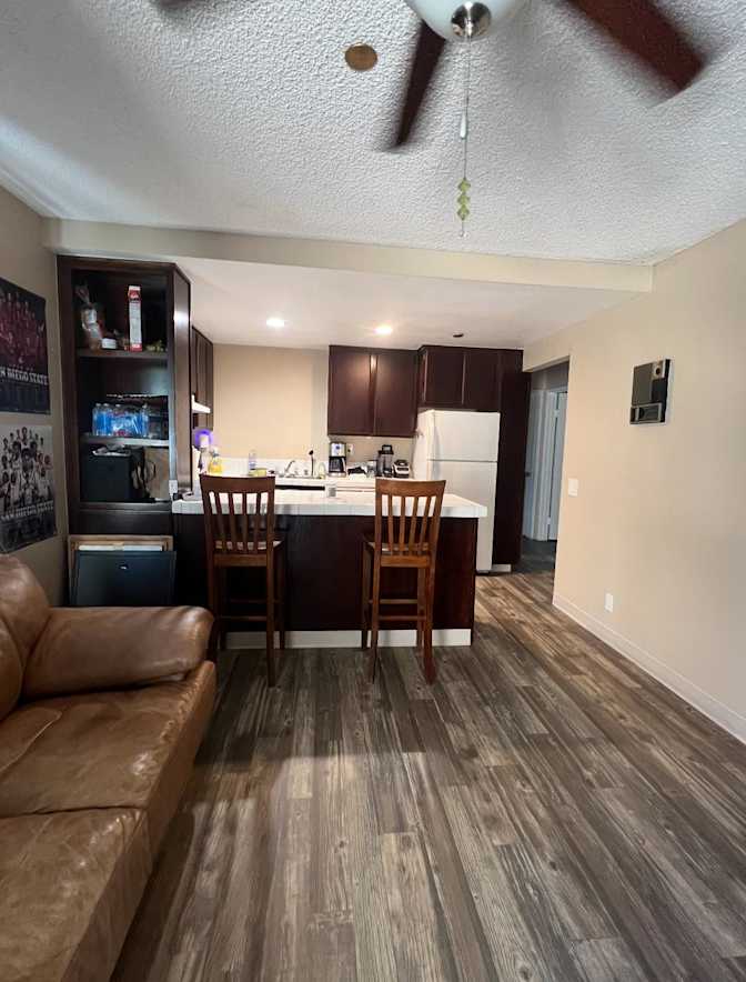 Oscar Iglesias's room