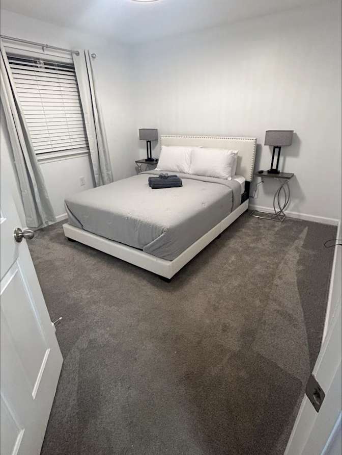 Alcove Rooms's room