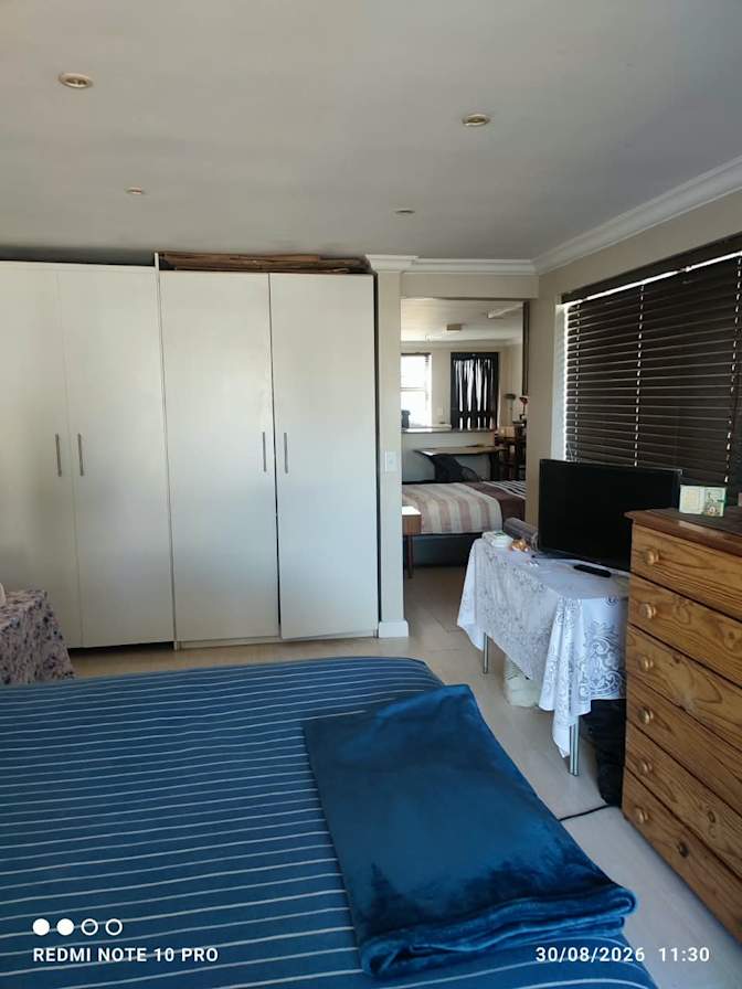 Dee's room