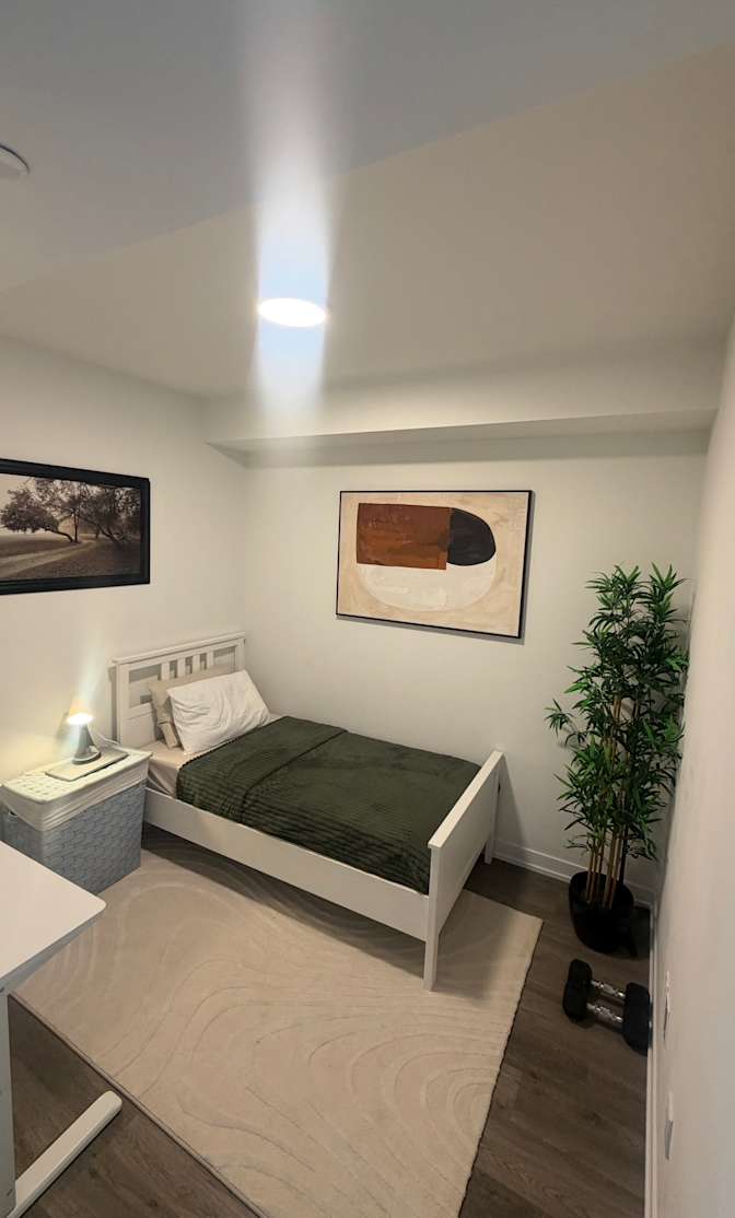 Abs Sims's room