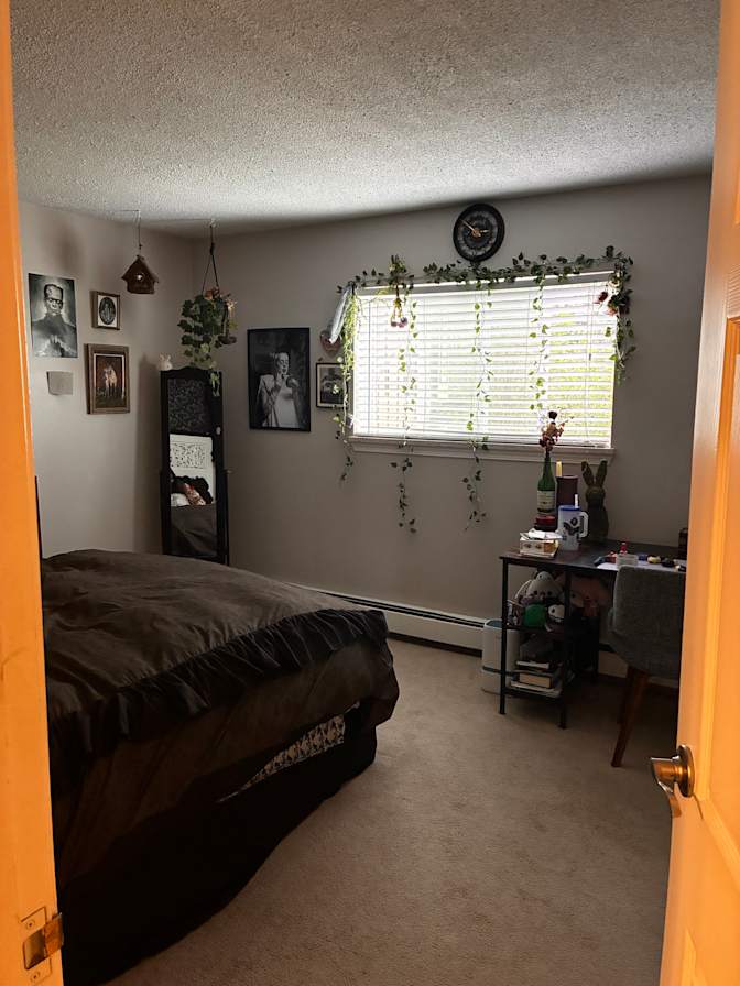 Izel's room