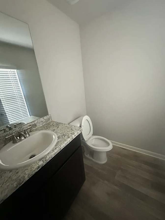 Alcove Rooms's room